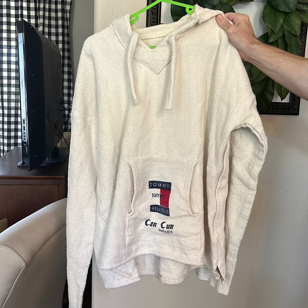 Vintage Tommy Hilfiger Cancun Mexico sweatshirt